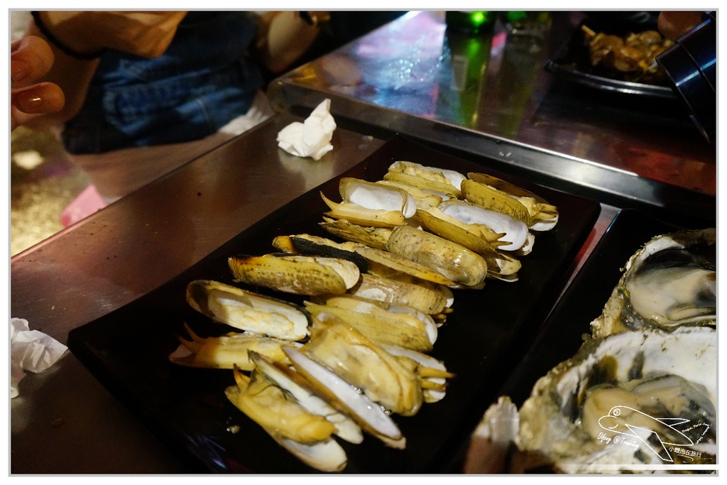 [食記。南部]Night Market, Kaohsiung。高雄市凱旋國際觀光夜市=部落嗑美食。高雄景點推薦、交通方便、全國最大夜市。五星級夜市、占地九千坪、4500個停車位，不怕你來吃（下）