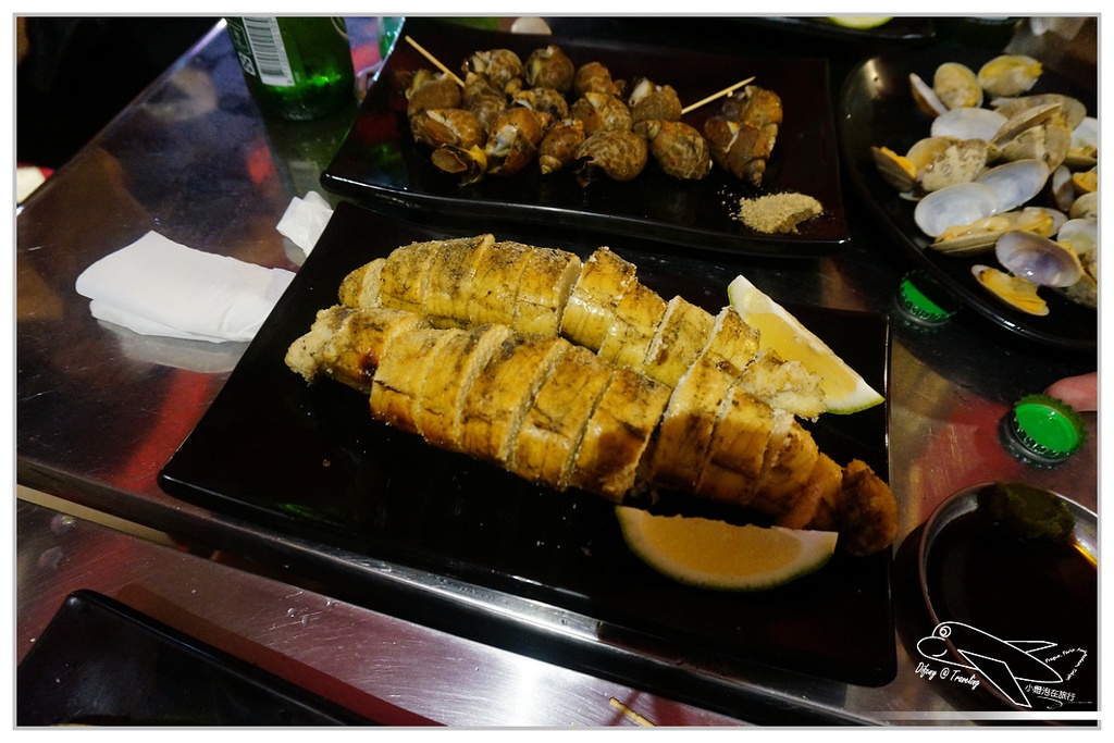 [食記。南部]Night Market, Kaohsiung。高雄市凱旋國際觀光夜市=部落嗑美食。高雄景點推薦、交通方便、全國最大夜市。五星級夜市、占地九千坪、4500個停車位，不怕你來吃（下）