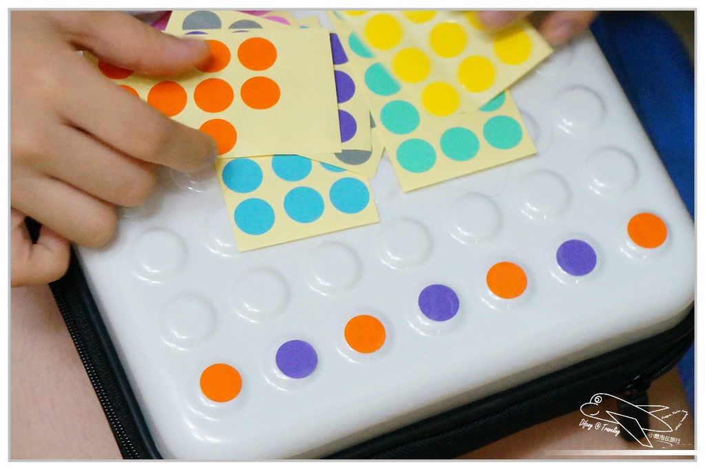 [體驗]DOT-DROPS 客製點點旅行隨身收納盒 (光芒白)跟著我去北歐旅行，保護我的硬碟啊！