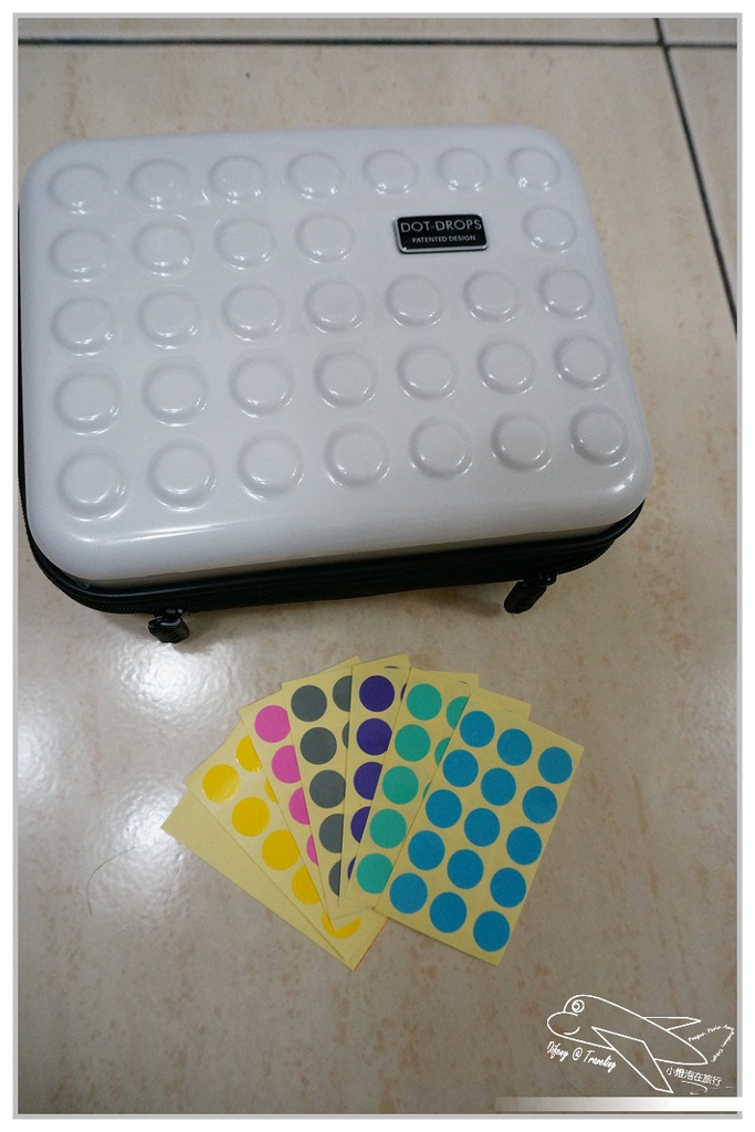 [體驗]DOT-DROPS 客製點點旅行隨身收納盒 (光芒白)跟著我去北歐旅行，保護我的硬碟啊！