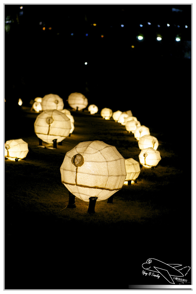 [國內趴趴走。南部]高雄前金|2015高雄愛。幸福燈會開幕煙火。3/5前每個假日晚間21:00都有施放煙火喲～歡迎大家來高雄～加映中央公園「吉祥九九」99隻小綿羊～