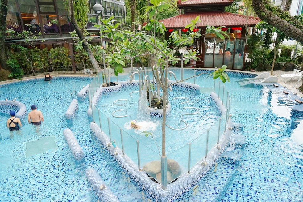 [住。東部]宜蘭礁溪｜推薦溫泉親子戲水樂園spa首選、中冠礁溪大飯店（Art spa hotel）=雪山溫泉飯店（Resort one hotel）。超刺激好玩星河傳說spa溫泉水世界。礁溪方便住宿推薦～主廚餐點超創意好吃～