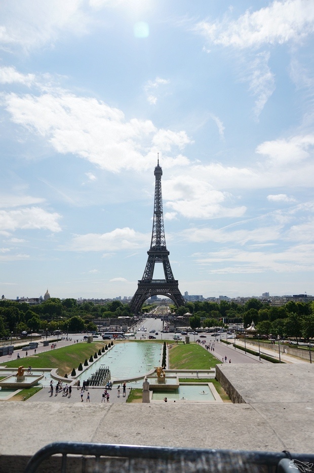 [2015。歐洲漫步]巴黎自助。巴黎鐵塔野餐注意事項～這樣野餐最厲害～