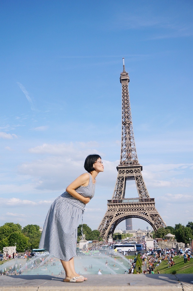 [2015。歐洲漫步]巴黎自助。巴黎鐵塔野餐注意事項～這樣野餐最厲害～