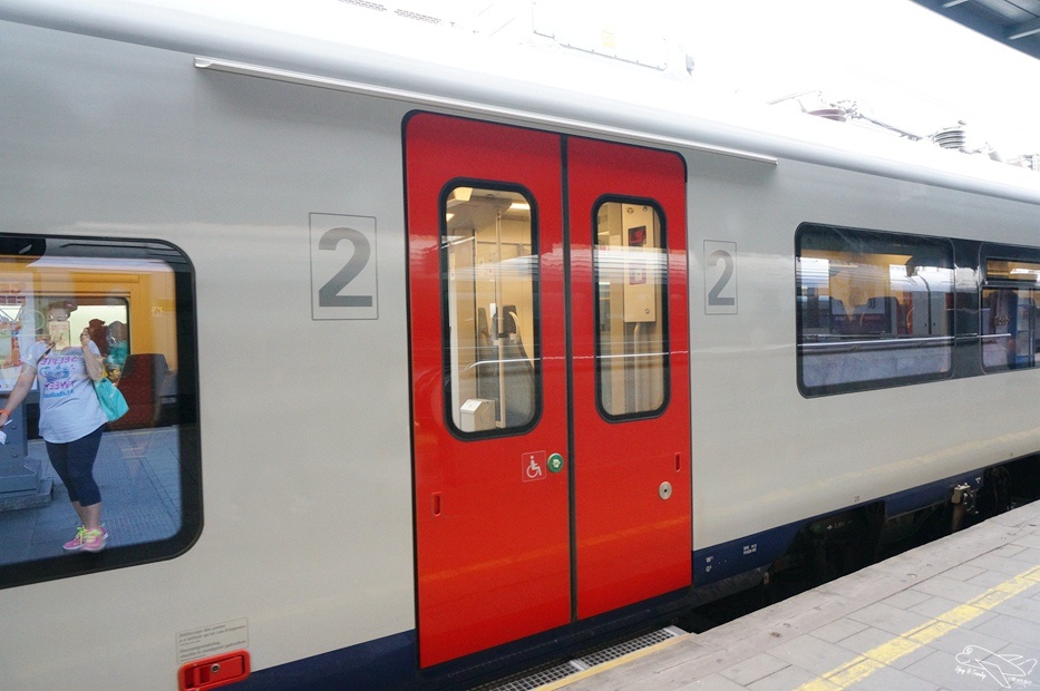 [比利時。自助]比利時迪南小鎮dinant｜薩克斯風的故鄉，比利時幽靜小鎮～