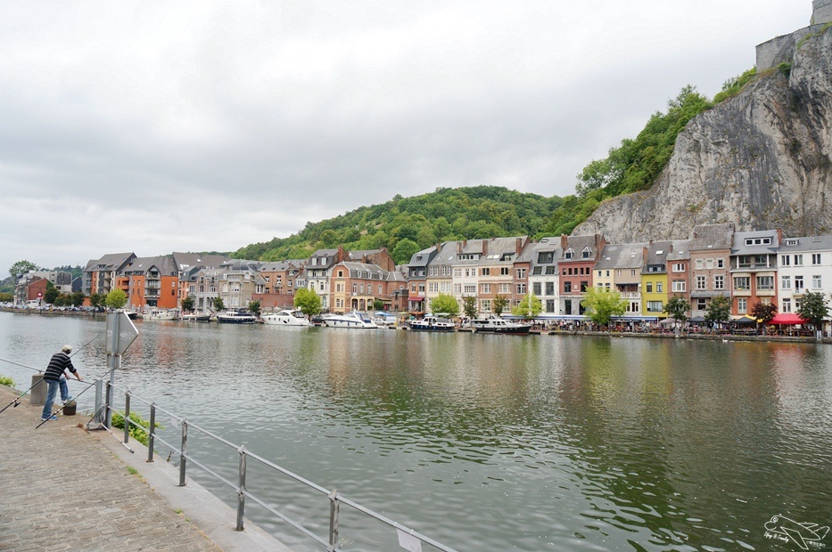 [比利時。自助]比利時迪南小鎮dinant｜薩克斯風的故鄉，比利時幽靜小鎮～