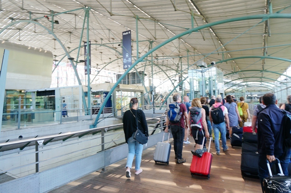 搭歐洲之星到英國倫敦st.pancras international通關記錄～北法里爾移動倫敦聖潘可拉斯車站。