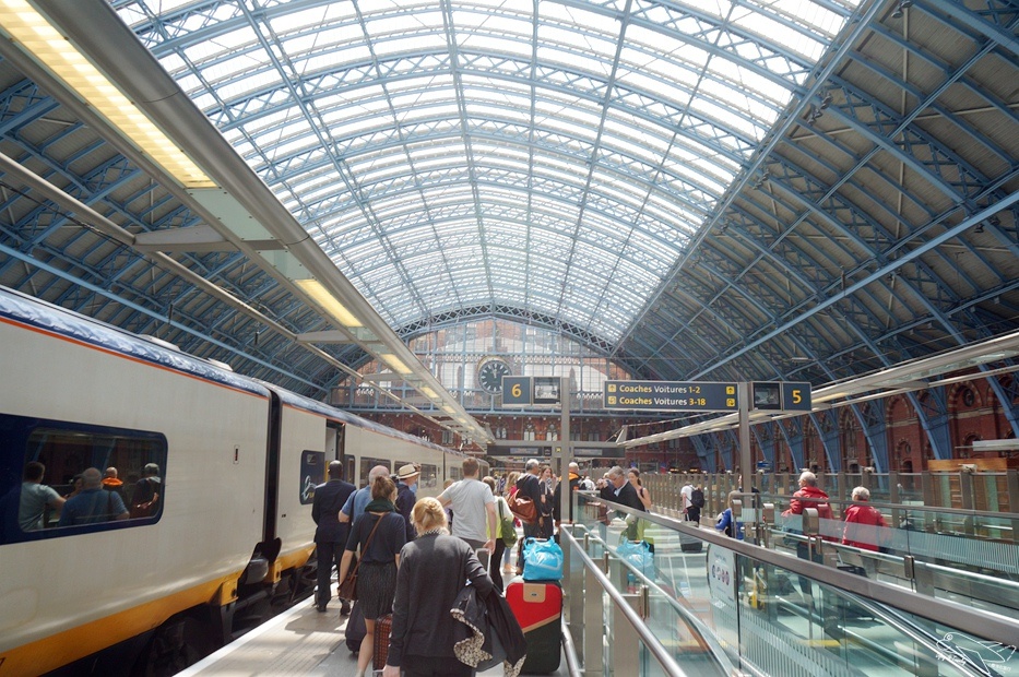 搭歐洲之星到英國倫敦st.pancras international通關記錄～北法里爾移動倫敦聖潘可拉斯車站。