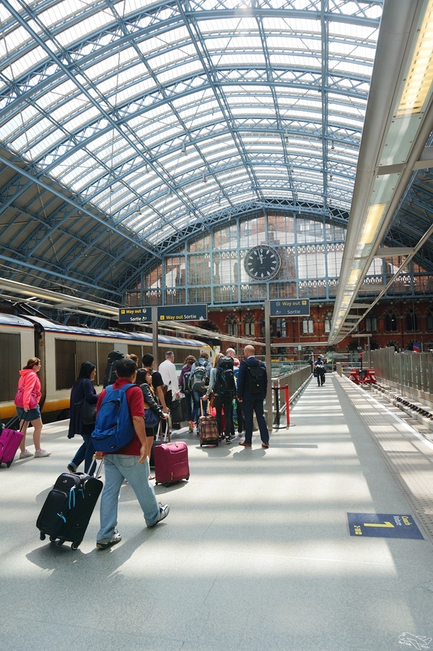搭歐洲之星到英國倫敦st.pancras international通關記錄～北法里爾移動倫敦聖潘可拉斯車站。