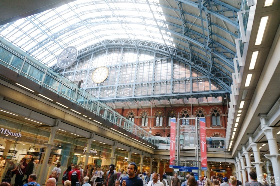 搭歐洲之星到英國倫敦st.pancras international通關記錄～北法里爾移動倫敦聖潘可拉斯車站。