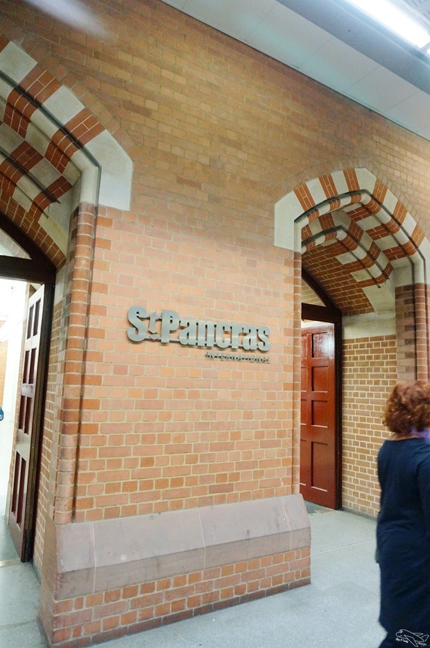 搭歐洲之星到英國倫敦st.pancras international通關記錄～北法里爾移動倫敦聖潘可拉斯車站。