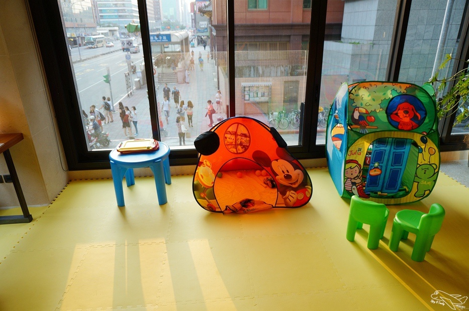 [住。北部]國泰商旅和逸忠孝館。華山文創園區住宿。超值臺北親子飯店推薦。「新穎」、「簡約」、「設計品味」風格旅店～