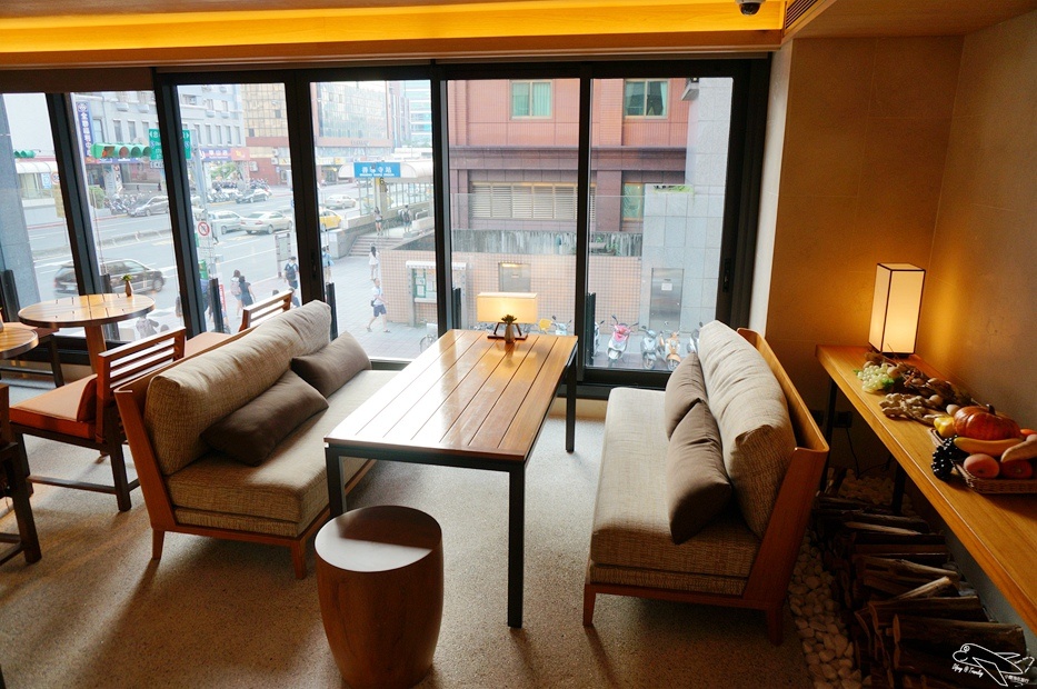 [住。北部]國泰商旅和逸忠孝館。華山文創園區住宿。超值臺北親子飯店推薦。「新穎」、「簡約」、「設計品味」風格旅店～