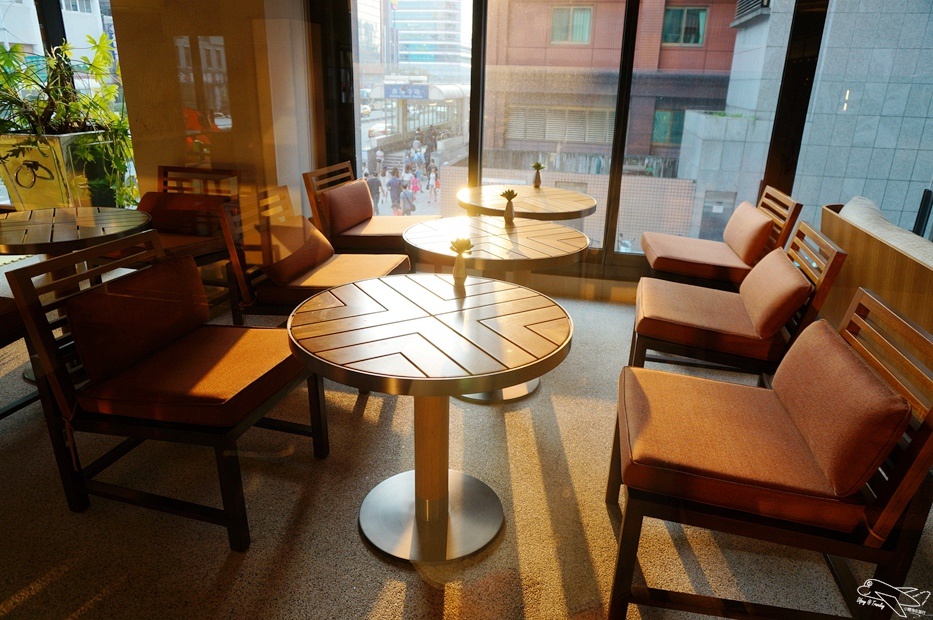 [住。北部]國泰商旅和逸忠孝館。華山文創園區住宿。超值臺北親子飯店推薦。「新穎」、「簡約」、「設計品味」風格旅店～