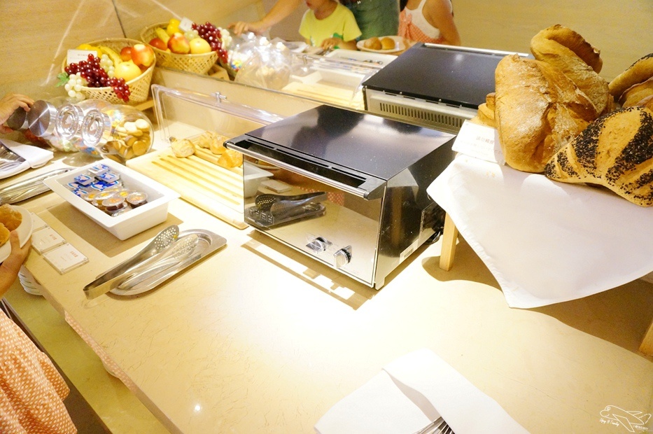 [住。北部]國泰商旅和逸忠孝館。華山文創園區住宿。超值臺北親子飯店推薦。「新穎」、「簡約」、「設計品味」風格旅店～