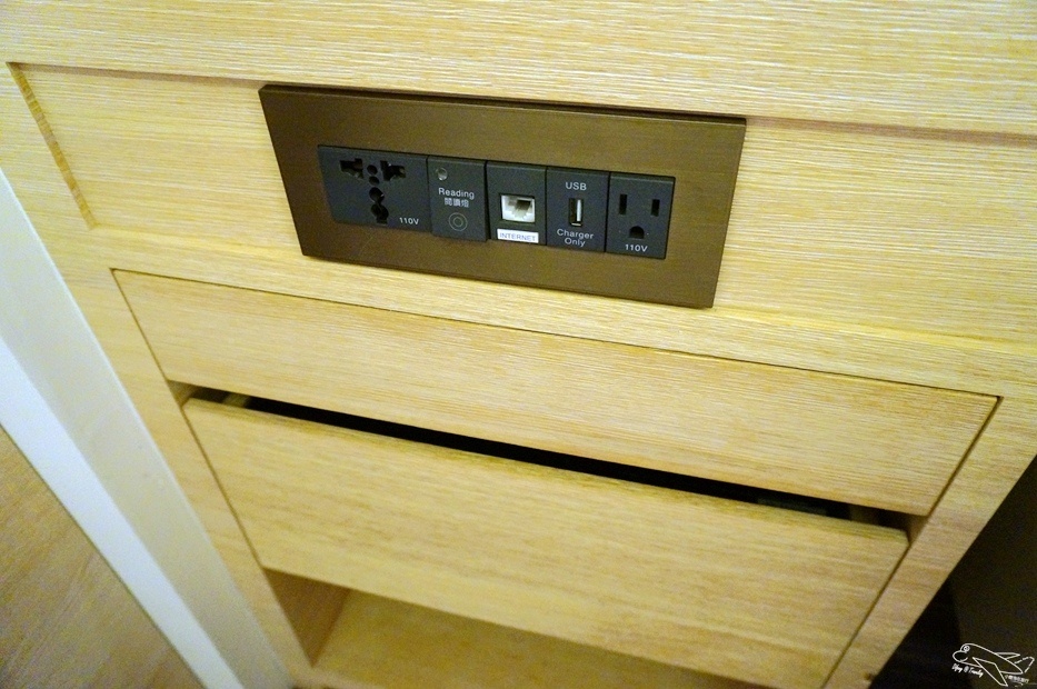 [住。北部]國泰商旅和逸忠孝館。華山文創園區住宿。超值臺北親子飯店推薦。「新穎」、「簡約」、「設計品味」風格旅店～