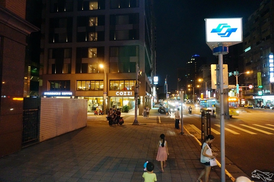 [住。北部]國泰商旅和逸忠孝館。華山文創園區住宿。超值臺北親子飯店推薦。「新穎」、「簡約」、「設計品味」風格旅店～