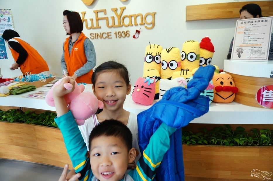 [新北。林口]觀光工廠|吳福洋襪子故事館WuFuYang。親子DIY體驗動手好去處～織圍巾、做襪子通通可以自己來