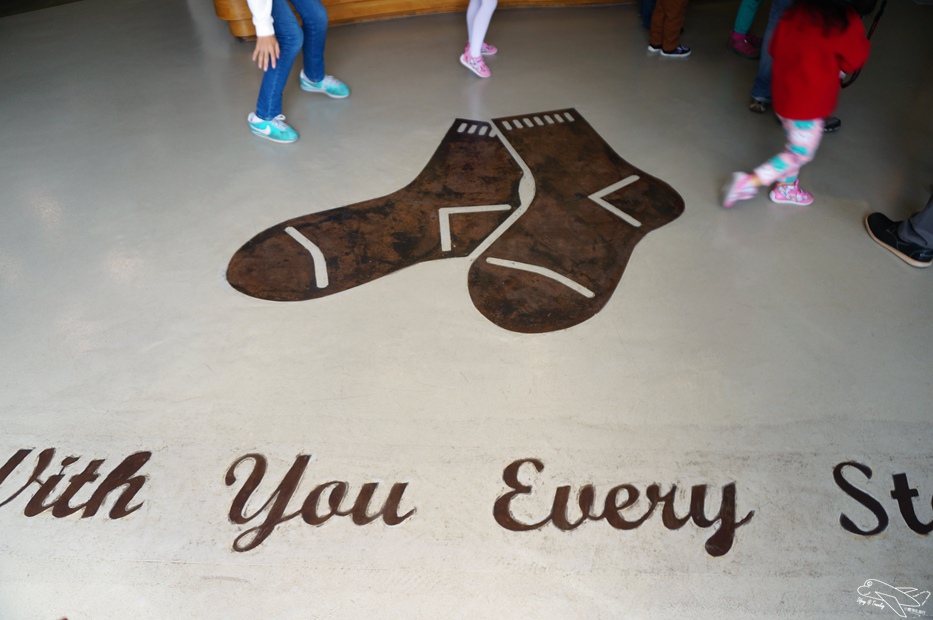 [新北。林口]觀光工廠|吳福洋襪子故事館WuFuYang。親子DIY體驗動手好去處～織圍巾、做襪子通通可以自己來