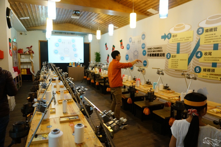 [新北。林口]觀光工廠|吳福洋襪子故事館WuFuYang。親子DIY體驗動手好去處～織圍巾、做襪子通通可以自己來