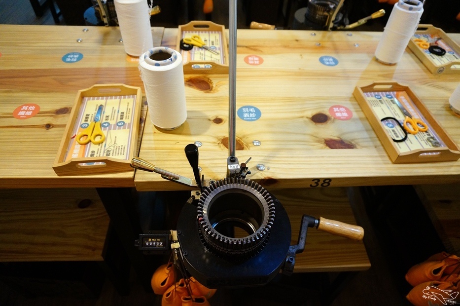 [新北。林口]觀光工廠|吳福洋襪子故事館WuFuYang。親子DIY體驗動手好去處～織圍巾、做襪子通通可以自己來