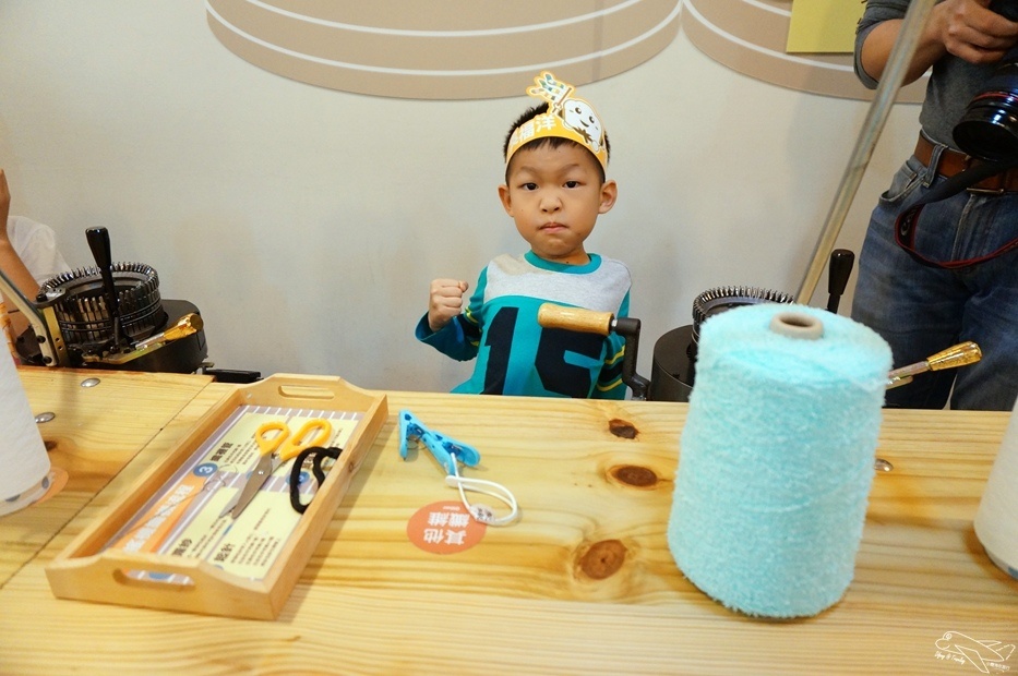 [新北。林口]觀光工廠|吳福洋襪子故事館WuFuYang。親子DIY體驗動手好去處～織圍巾、做襪子通通可以自己來