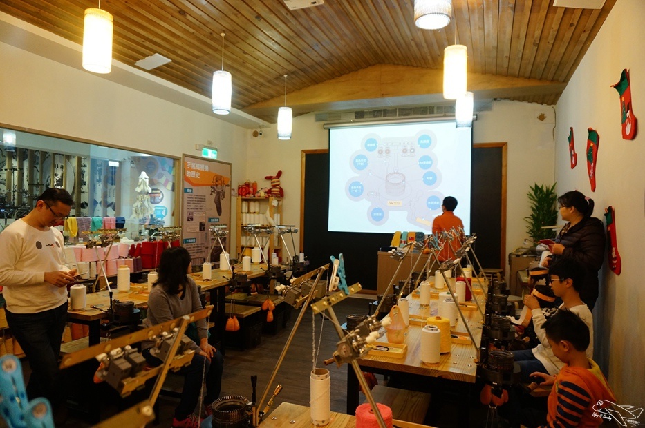 [新北。林口]觀光工廠|吳福洋襪子故事館WuFuYang。親子DIY體驗動手好去處～織圍巾、做襪子通通可以自己來