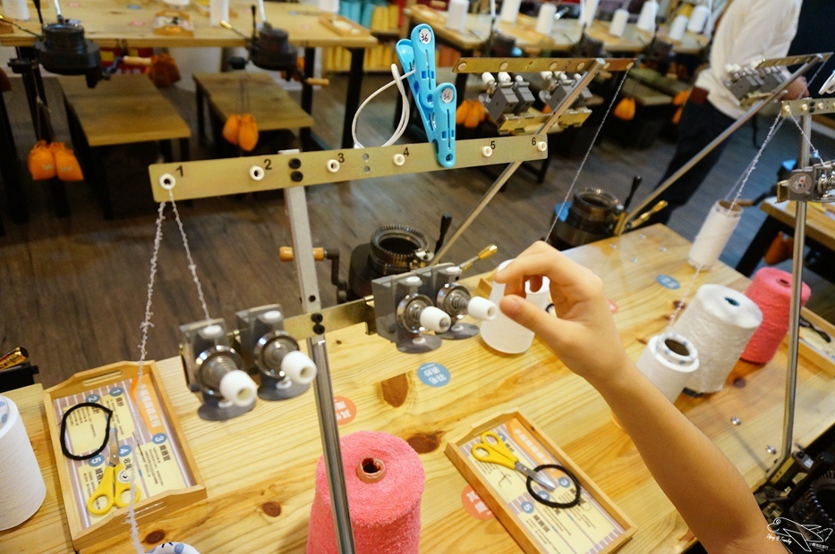 [新北。林口]觀光工廠|吳福洋襪子故事館WuFuYang。親子DIY體驗動手好去處～織圍巾、做襪子通通可以自己來