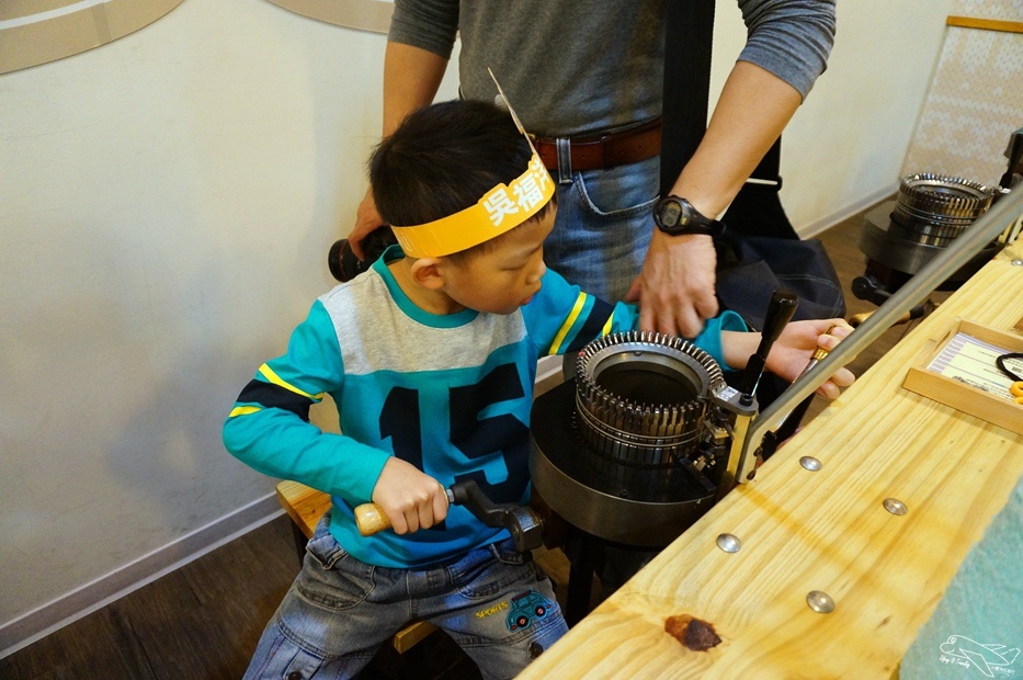 [新北。林口]觀光工廠|吳福洋襪子故事館WuFuYang。親子DIY體驗動手好去處～織圍巾、做襪子通通可以自己來