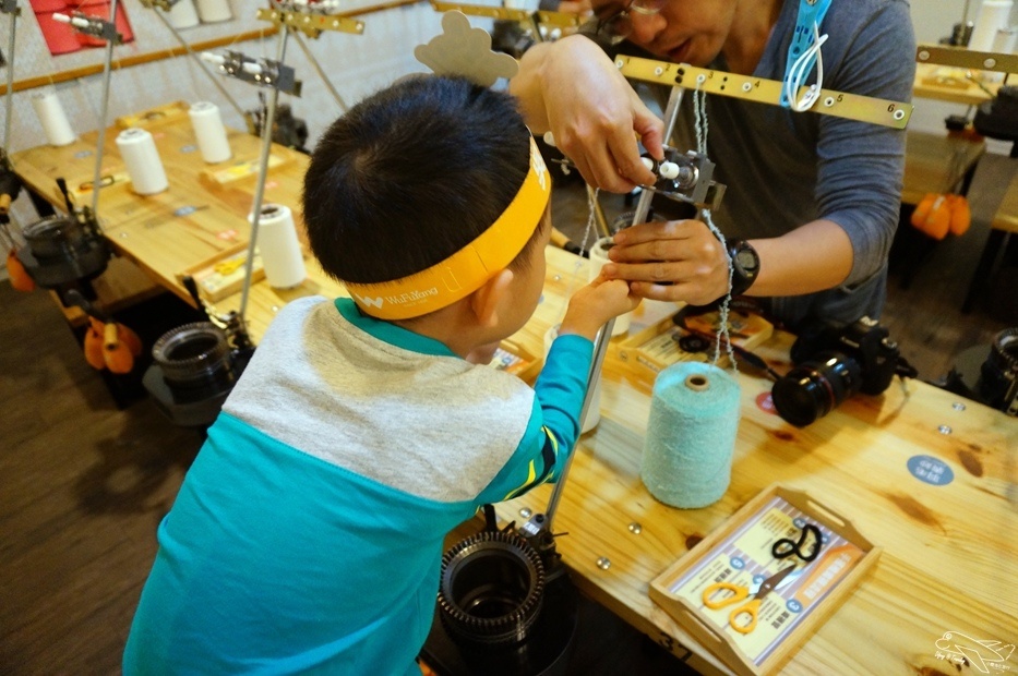 [新北。林口]觀光工廠|吳福洋襪子故事館WuFuYang。親子DIY體驗動手好去處～織圍巾、做襪子通通可以自己來