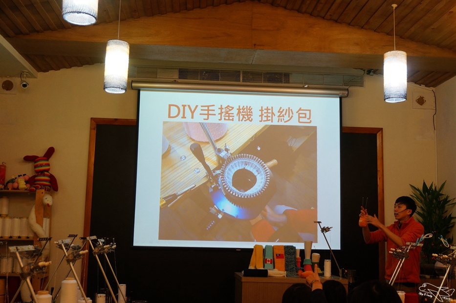 [新北。林口]觀光工廠|吳福洋襪子故事館WuFuYang。親子DIY體驗動手好去處～織圍巾、做襪子通通可以自己來