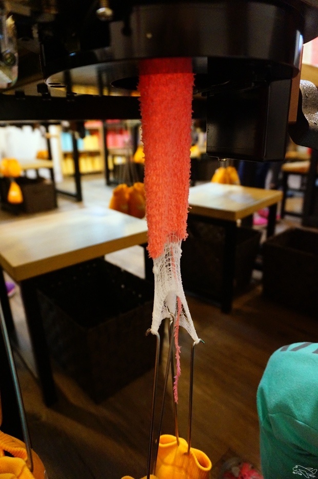 [新北。林口]觀光工廠|吳福洋襪子故事館WuFuYang。親子DIY體驗動手好去處～織圍巾、做襪子通通可以自己來