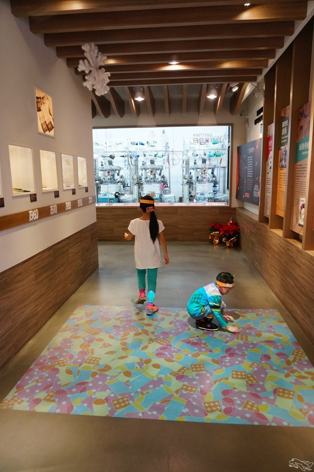 [新北。林口]觀光工廠|吳福洋襪子故事館WuFuYang。親子DIY體驗動手好去處～織圍巾、做襪子通通可以自己來