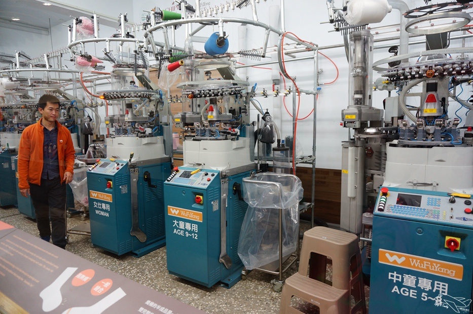 [新北。林口]觀光工廠|吳福洋襪子故事館WuFuYang。親子DIY體驗動手好去處～織圍巾、做襪子通通可以自己來