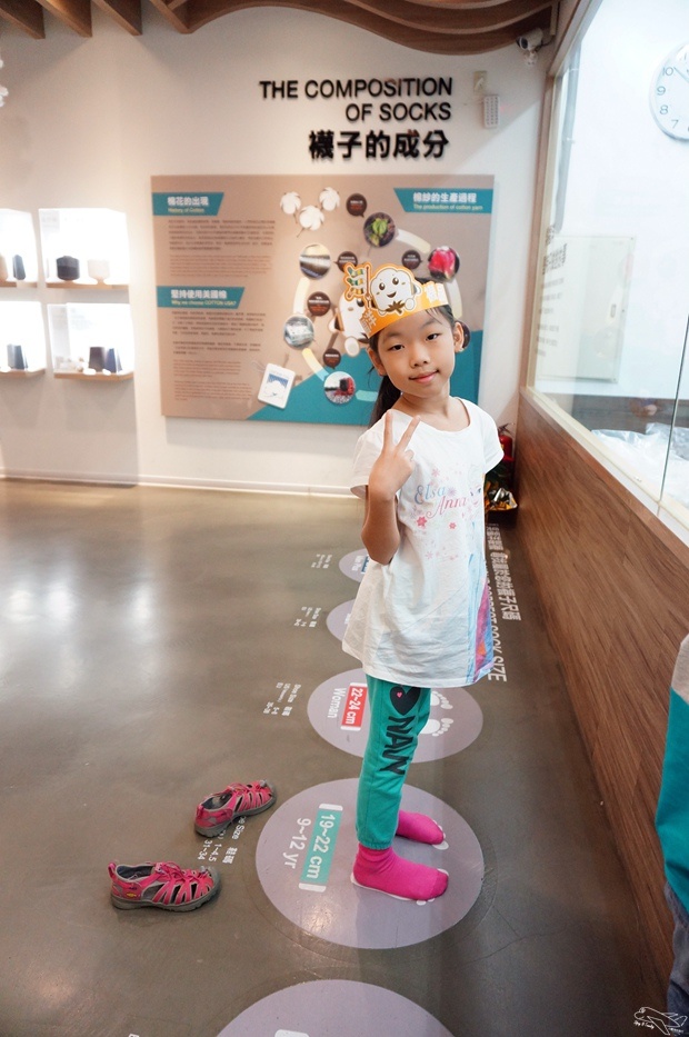 [新北。林口]觀光工廠|吳福洋襪子故事館WuFuYang。親子DIY體驗動手好去處～織圍巾、做襪子通通可以自己來