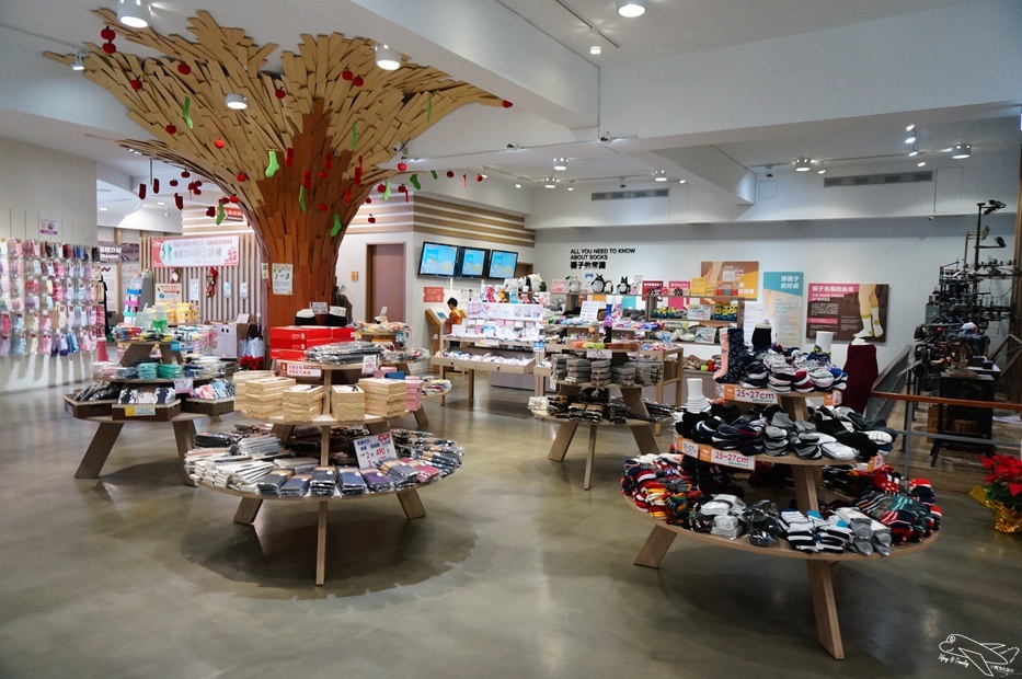 [新北。林口]觀光工廠|吳福洋襪子故事館WuFuYang。親子DIY體驗動手好去處～織圍巾、做襪子通通可以自己來