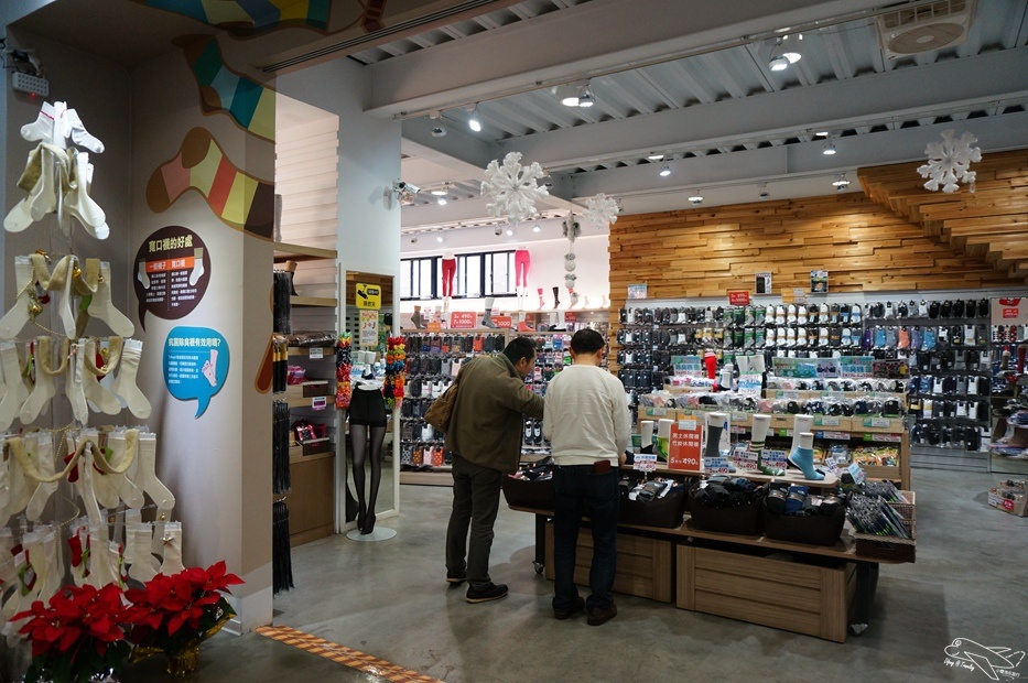 [新北。林口]觀光工廠|吳福洋襪子故事館WuFuYang。親子DIY體驗動手好去處～織圍巾、做襪子通通可以自己來