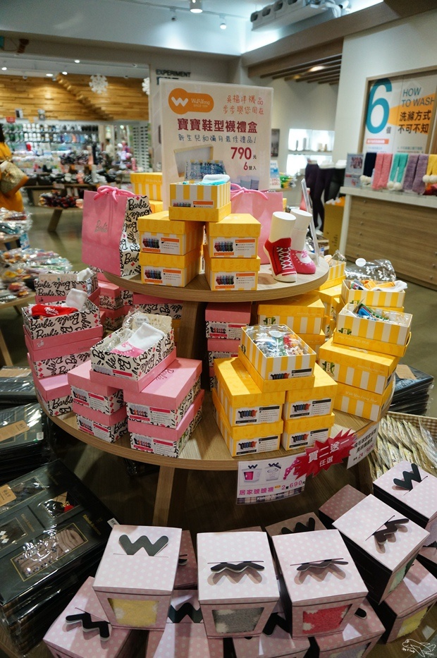 [新北。林口]觀光工廠|吳福洋襪子故事館WuFuYang。親子DIY體驗動手好去處～織圍巾、做襪子通通可以自己來