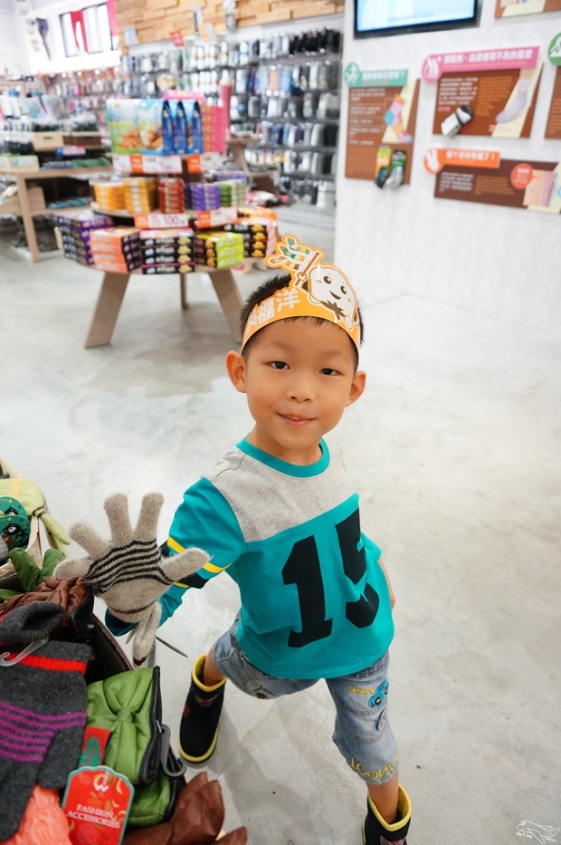 [新北。林口]觀光工廠|吳福洋襪子故事館WuFuYang。親子DIY體驗動手好去處～織圍巾、做襪子通通可以自己來