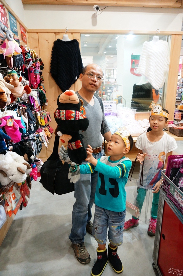 [新北。林口]觀光工廠|吳福洋襪子故事館WuFuYang。親子DIY體驗動手好去處～織圍巾、做襪子通通可以自己來