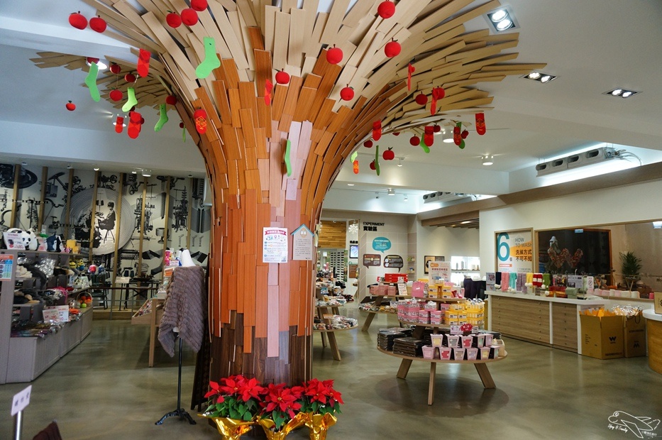 [新北。林口]觀光工廠|吳福洋襪子故事館WuFuYang。親子DIY體驗動手好去處～織圍巾、做襪子通通可以自己來