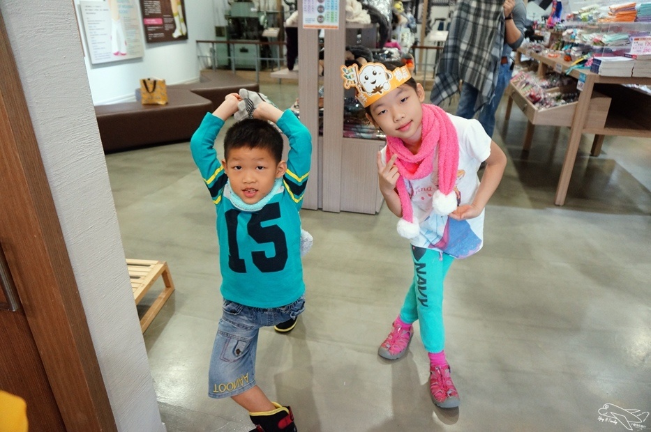 [新北。林口]觀光工廠|吳福洋襪子故事館WuFuYang。親子DIY體驗動手好去處～織圍巾、做襪子通通可以自己來