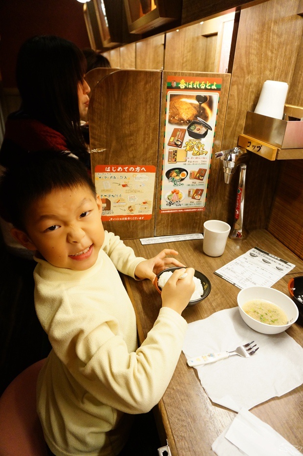 [日本北陸]關西自助親子小旅行行程規劃｜一個人跟團的費用，四個人玩12天日本！機票、行程、住宿、費用、票券、賞雪裝備～總集合！