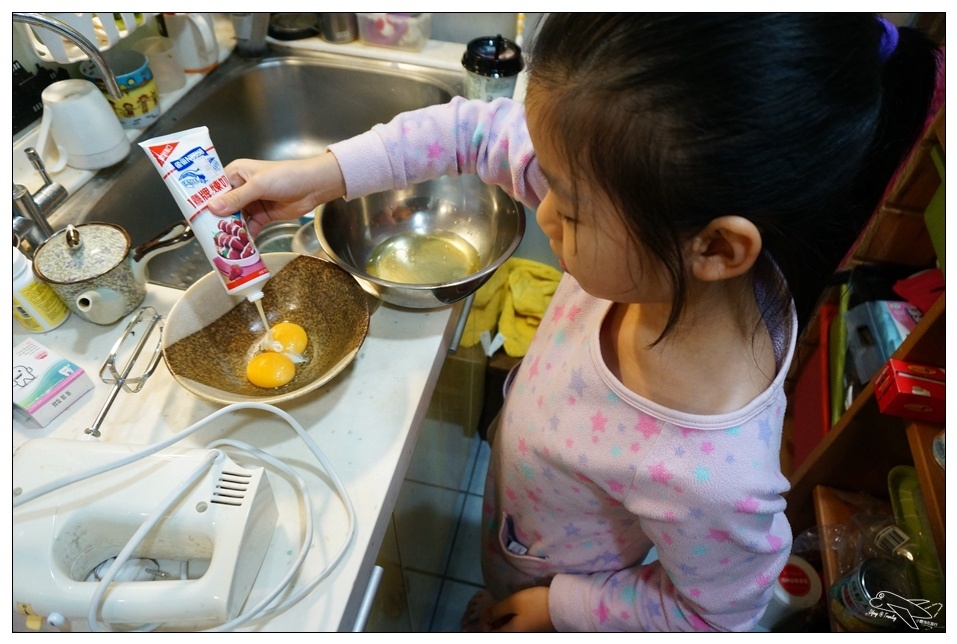 [親子烘培]超簡單舒芙蕾｜蛋、煉乳就能烤出好吃無麵粉舒芙蕾～