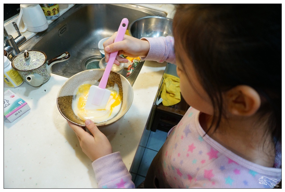 [親子烘培]超簡單舒芙蕾｜蛋、煉乳就能烤出好吃無麵粉舒芙蕾～