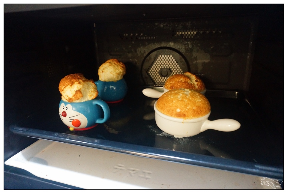 [親子烘培]超簡單舒芙蕾｜蛋、煉乳就能烤出好吃無麵粉舒芙蕾～