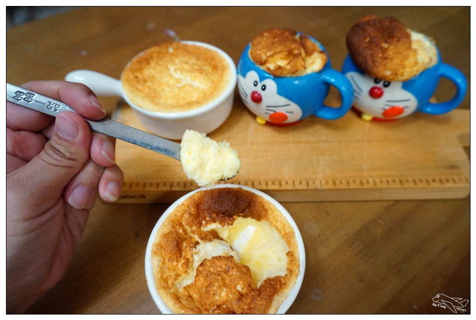 [親子烘培]超簡單舒芙蕾｜蛋、煉乳就能烤出好吃無麵粉舒芙蕾～