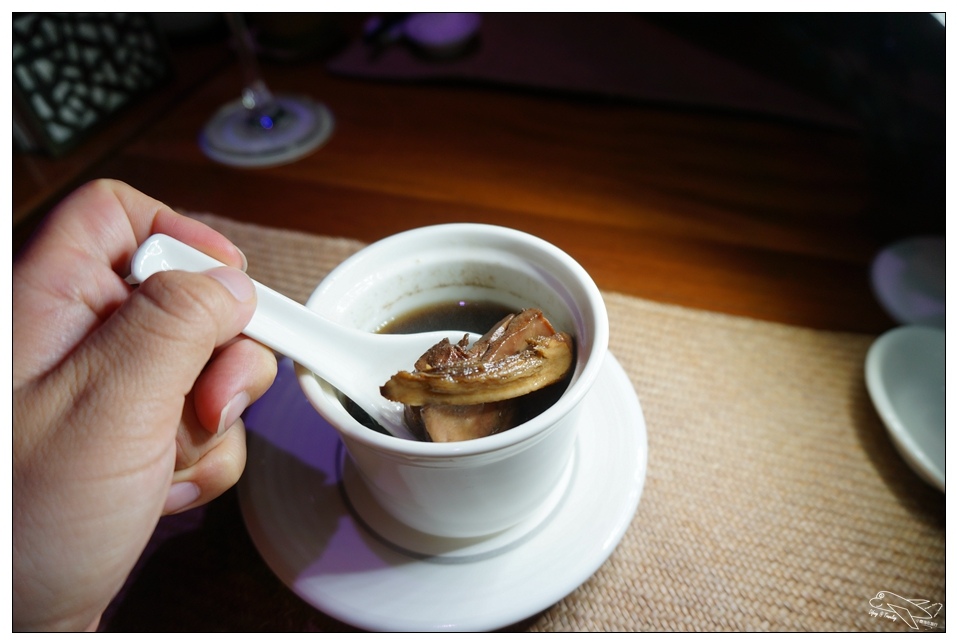 [頭城住宿推薦]蜻蜓石民宿。台灣的烏布仙境民宿。自然、昆蟲、戶外泳池、一泊三食。開放用餐無菜單料理~昆蟲教育活動~