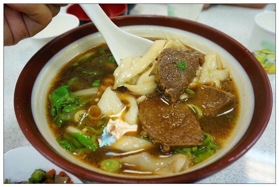 [新店美食]口品小館。新店好吃刀削麵專家。值得品嘗的中央新村美食～