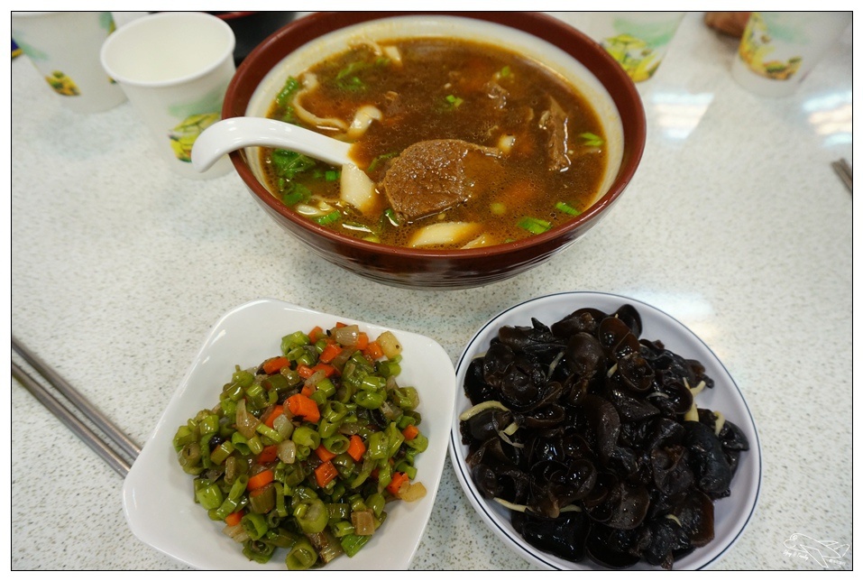 [新店美食]口品小館。新店好吃刀削麵專家。值得品嘗的中央新村美食～